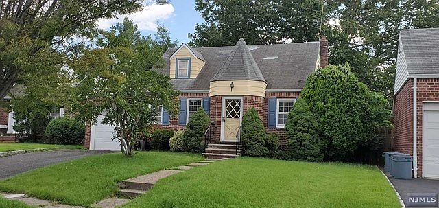 1st image of 39-34 Sunderland Dr