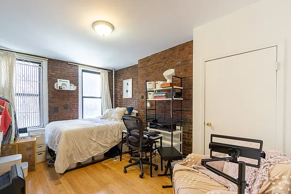 Rented by City Connections Realty | media 28