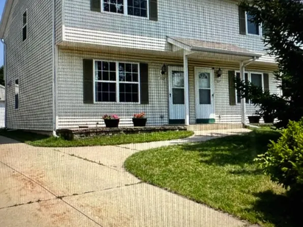 1307 Falls Ct #1307, Waukesha, WI 53186