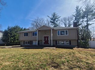 15 Sunbriar Dr, Westfield, MA 01085
