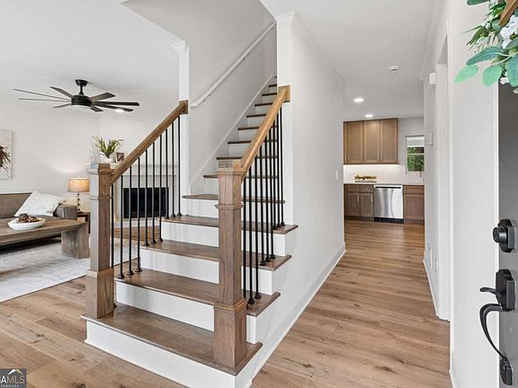 5th image of 102 Eagle Ridge Dr