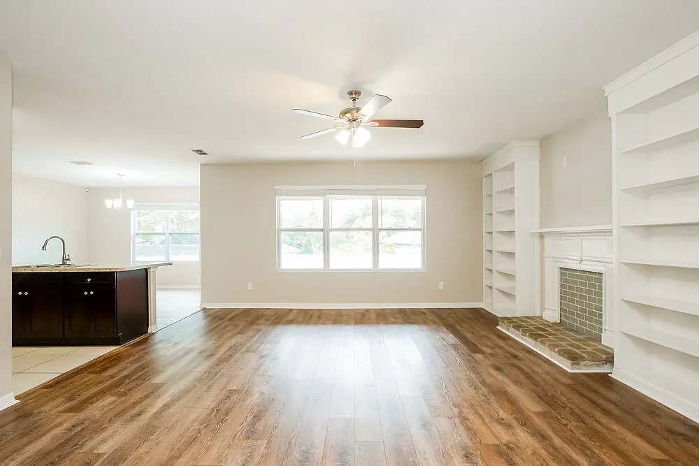 4 bed, 2.0 bath, 2093 sqft, $2,715 — Photo 4