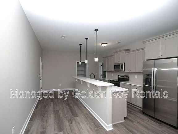 3rd image of 421 S Center St