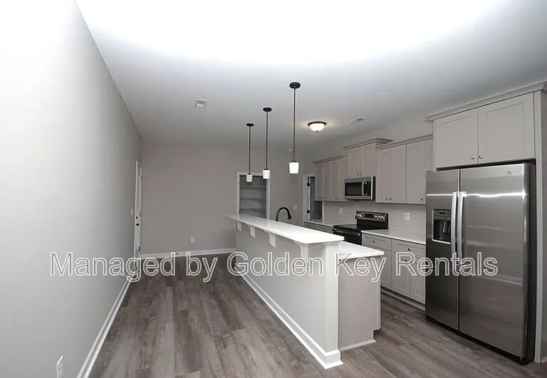 421 S Center St — Photo 3