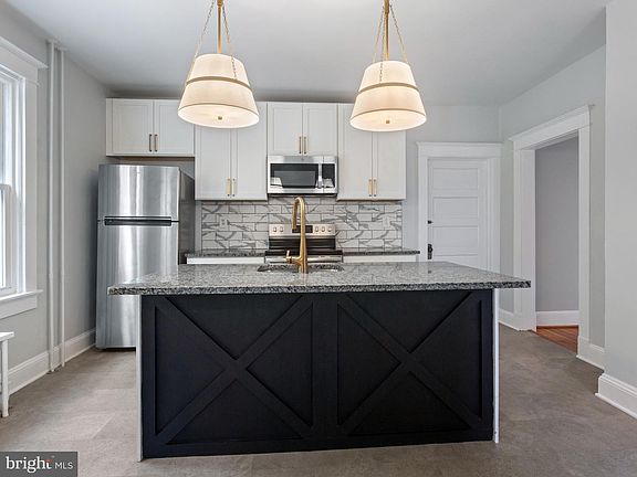 3rd image of 3 Elliott Rd