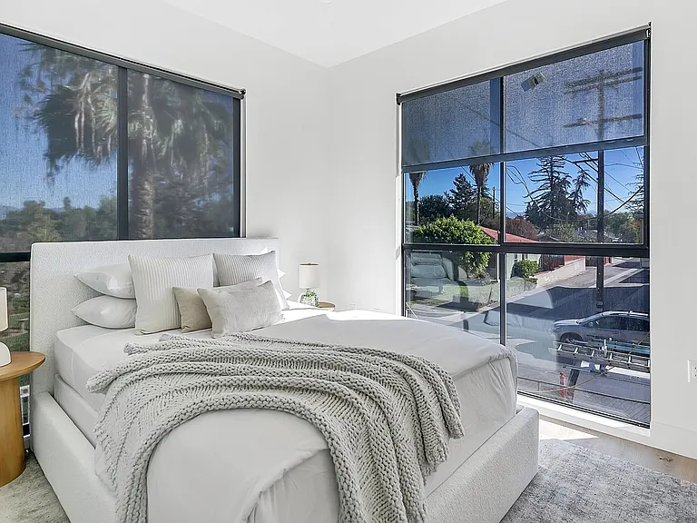 14755 Burbank Blvd — Photo 19