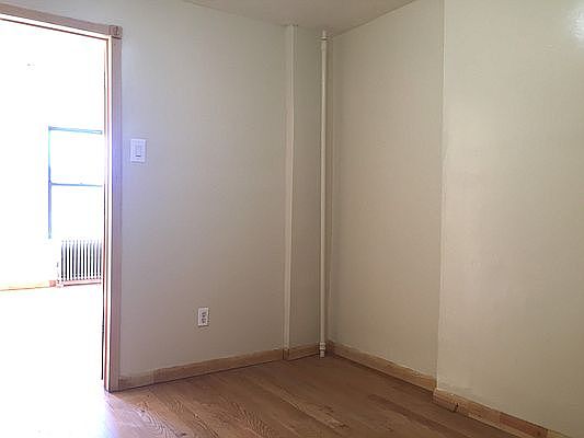2nd image of 207 Johnson Ave APT 4L