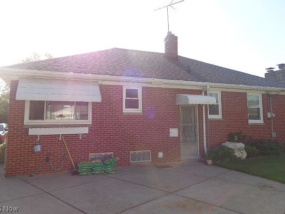 4th image of 2488 Dale Ave