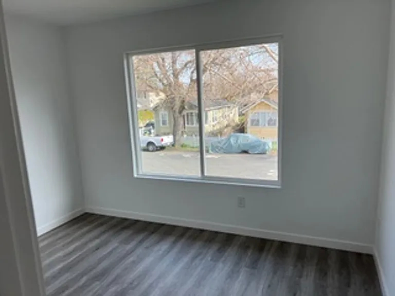 Olof Street Apartments — Photo 8