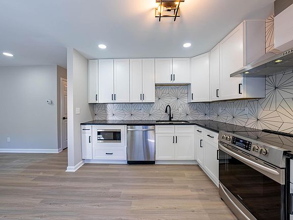 2nd image of 504 Holloway St APT A1