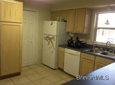 2nd image of 930 Cristobal Dr