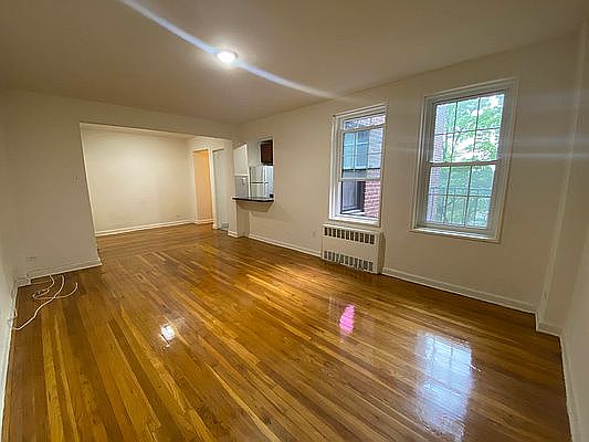 3rd image of 140-21 Burden Cres #41