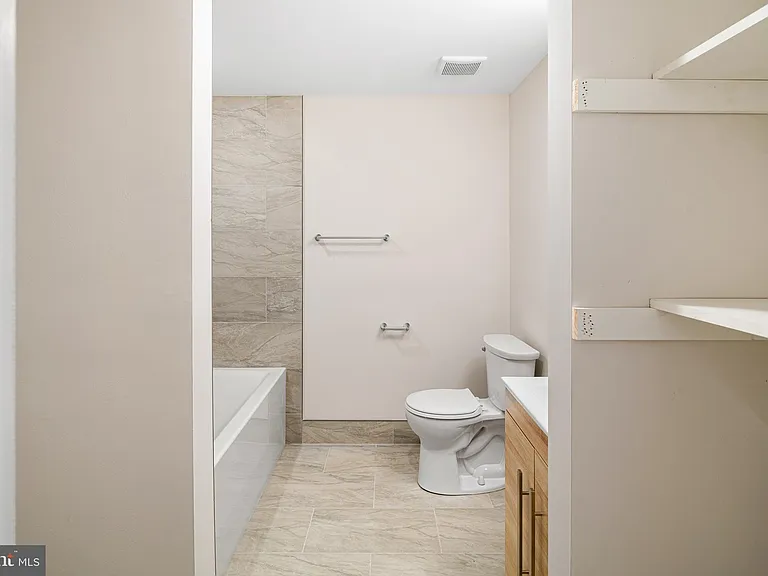 5217 Warren St #1/2-3 — Photo 6