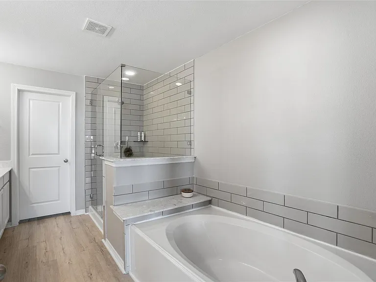 709 N Bayshore Dr — Photo 20