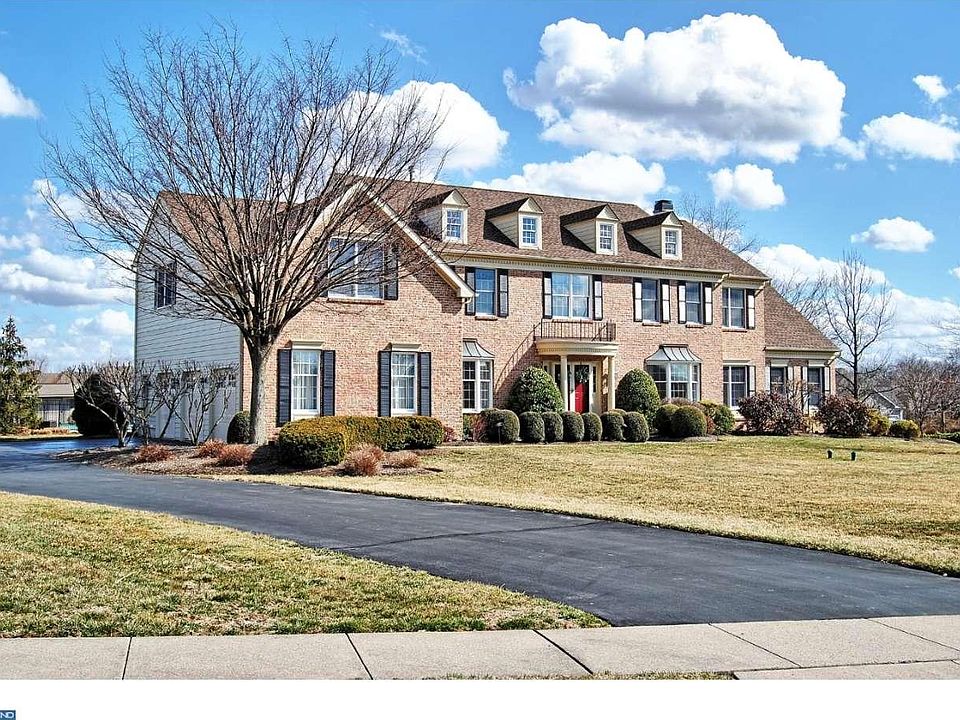 1st image of 2033 Silverwood Dr