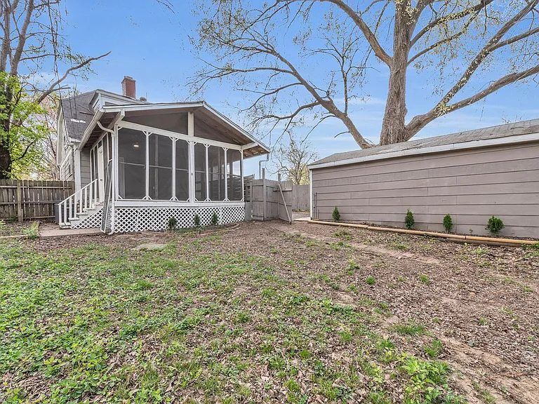 2110 S Sterling Ave — Photo 25