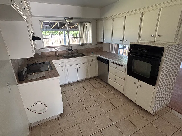 4504 N Garden Ave — Photo 4