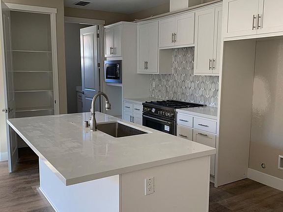 Homesite 14 Kitchen