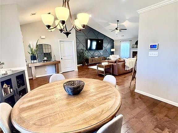 5th image of 320 Cranmore Pl