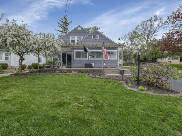 356 Lakeshore Dr W, Hebron, OH 43025