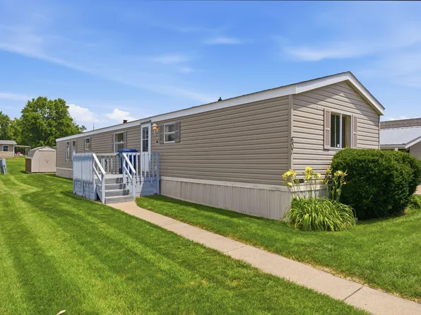 607 E 1st St, Wilton, IA 52778