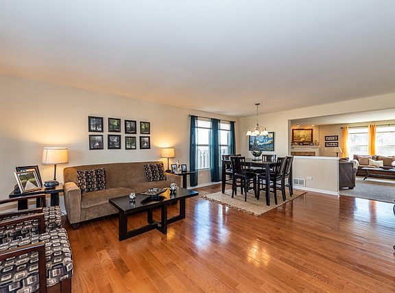 4th image of 3815 Harmony Dr