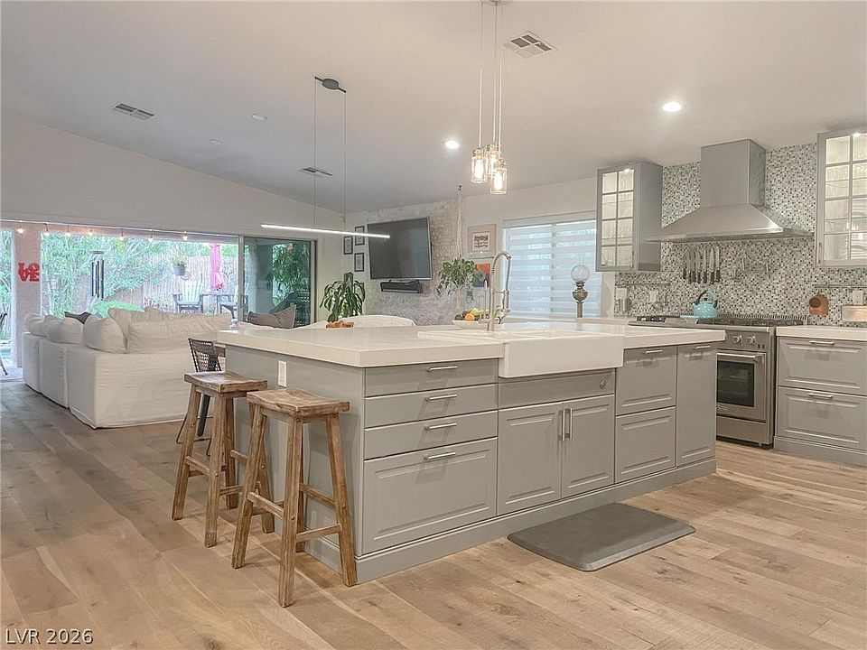 1st image of 956 Puerta Del Sol Dr