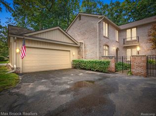 1403 Woodglen Ln, Bloomfield Hills, MI 48304