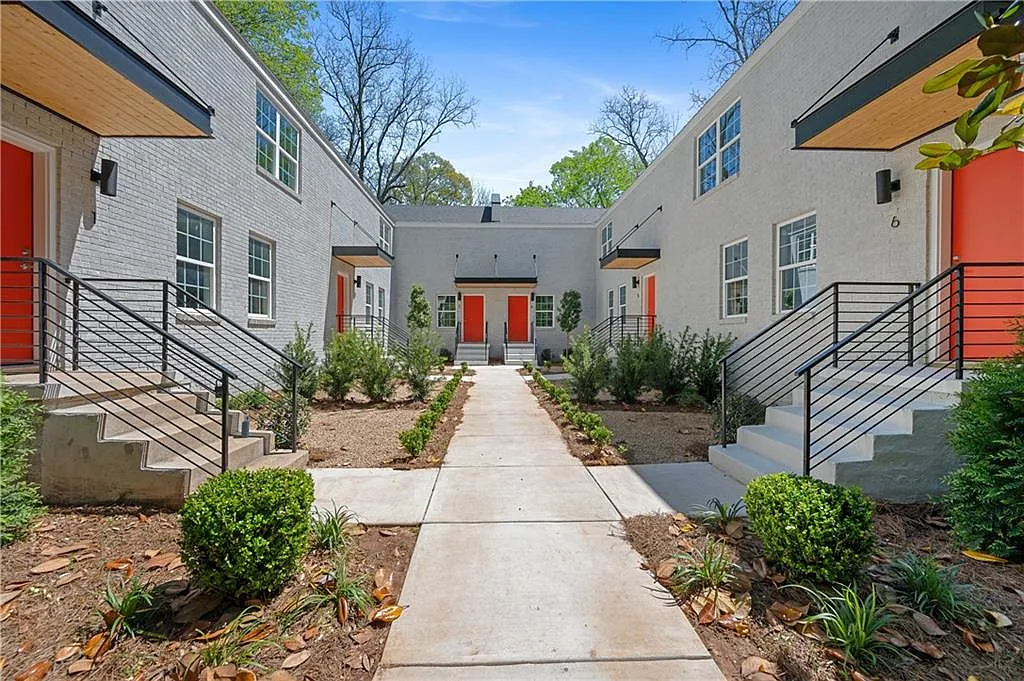 2 bed, 2.5 bath, 1200 sqft, $2,100 — Photo 1