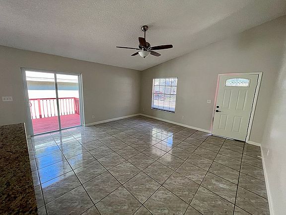 3rd image of 3379 Shorncliffe Ln