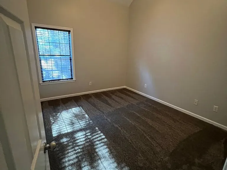 328 Amber Ln — Photo 22