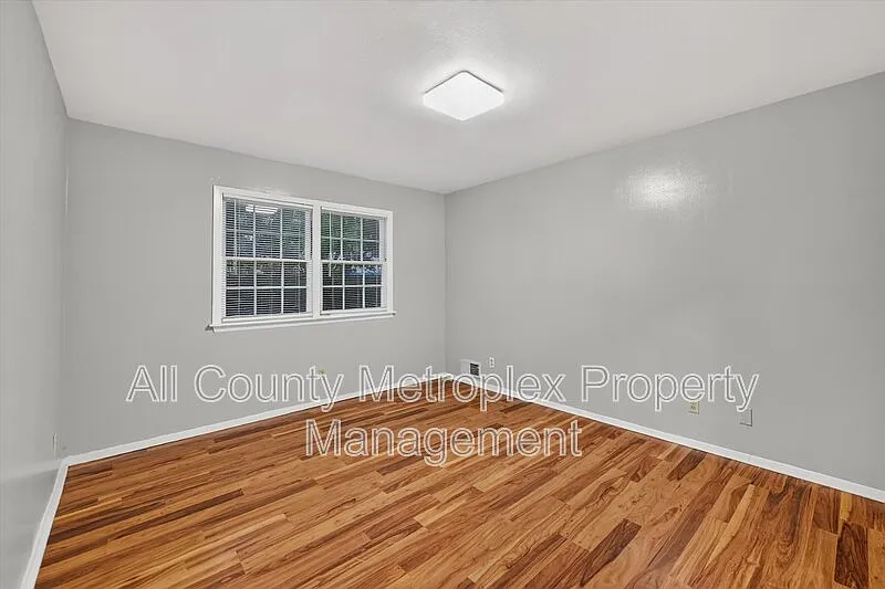3 bed, 2.0 bath, 1700 sqft, $2,000 — Photo 4