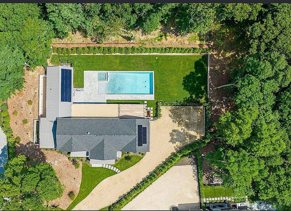 1st image of 33 Bay View Dr W