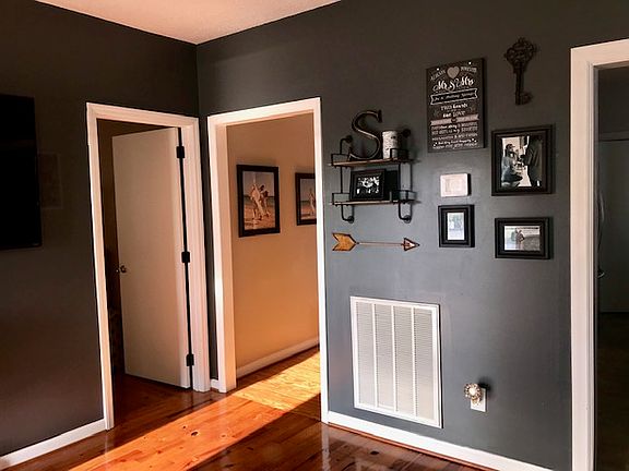 3rd image of 54 Burton St
