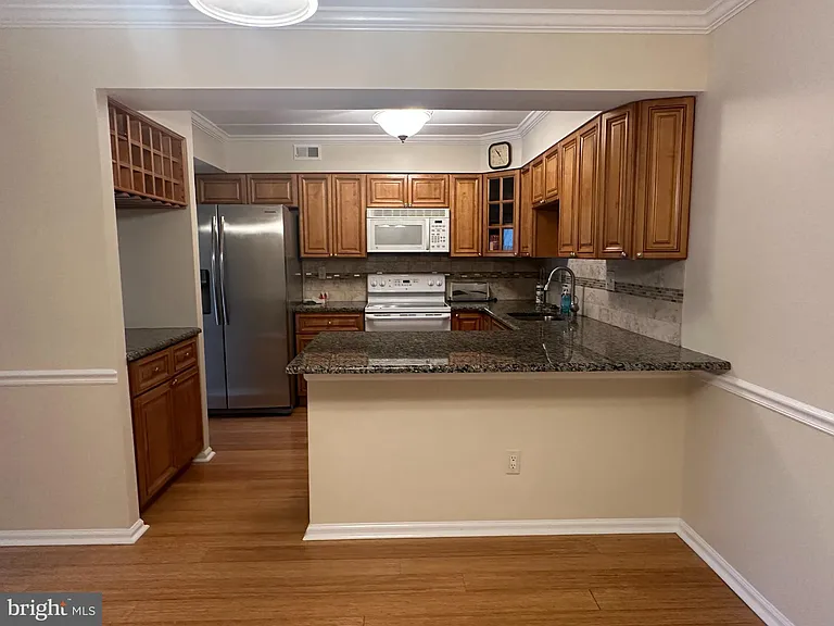 27 Oakridge Dr #2 — Photo 3