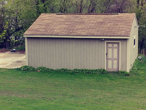 Seperate garage w/heat & air