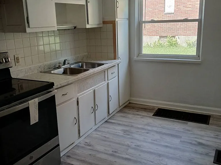 238 E Beechwood Ave — Photo 12