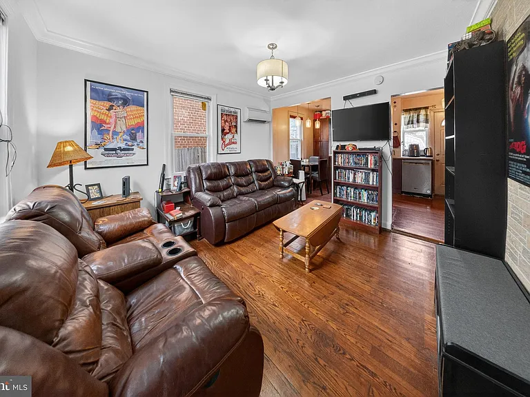 4409 Polk St NE — Photo 2