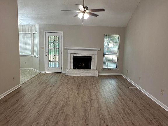 3rd image of 517 Oak Chase Dr