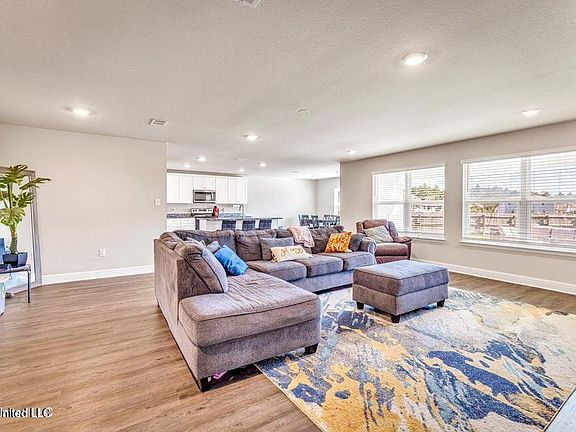 5th image of 10429 Willow Leaf Dr