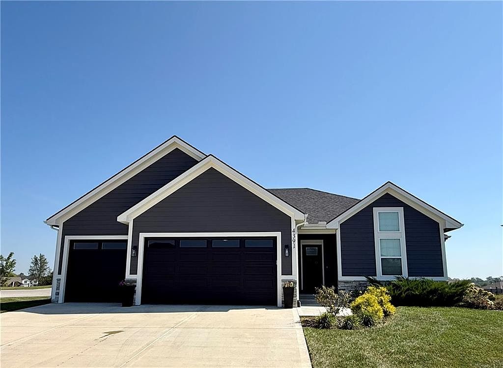 4391 Aspen Dr — Falcon Lakes Golf Course