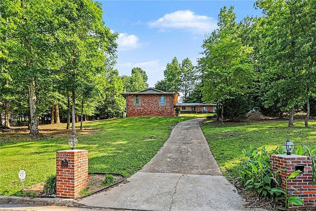 1 bed, 1.0 bath, 1000 sqft, $1,200 — Photo 1