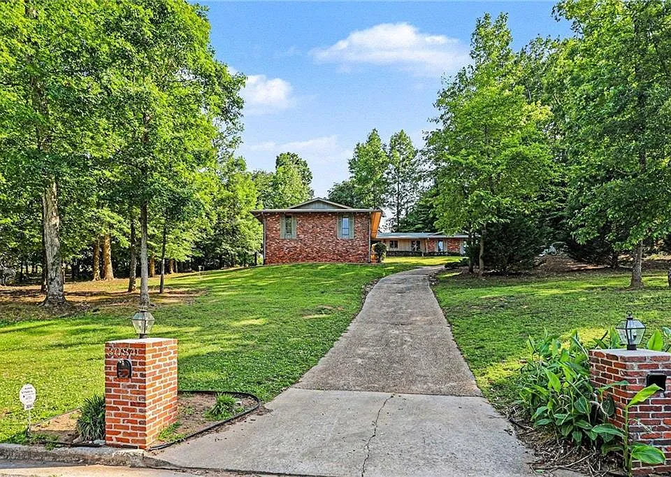 3084 Green Valley Dr