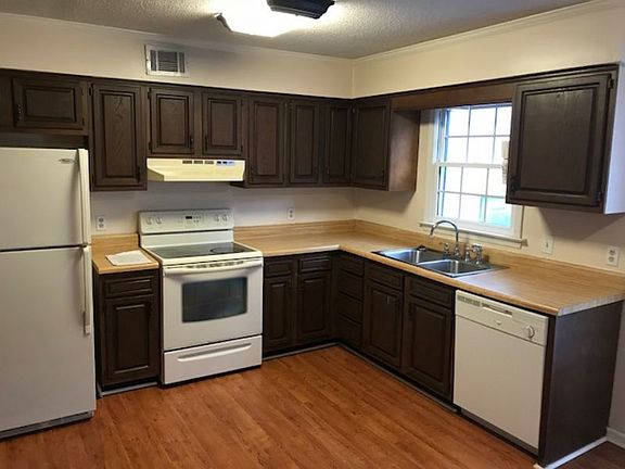 2nd image of 136 Oakmont Dr APT 9