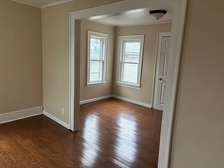 223 Spencer St — Photo 7