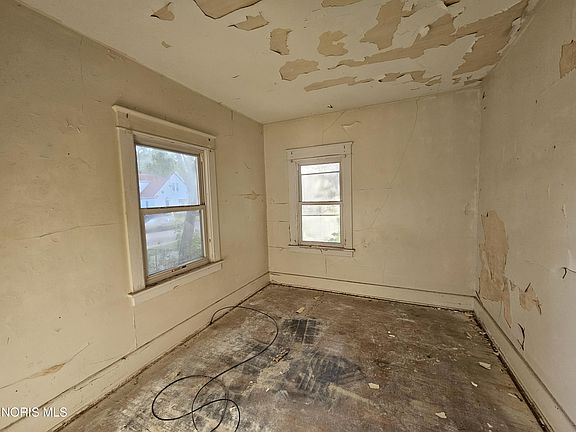5th image of 1014 Clay Ave
