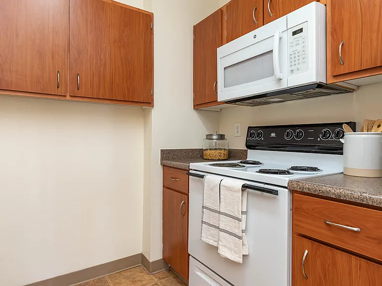 Center Pointe | Two Bedroom Kitchen