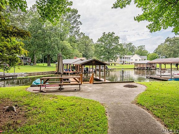 3rd image of 308 Miller Ln