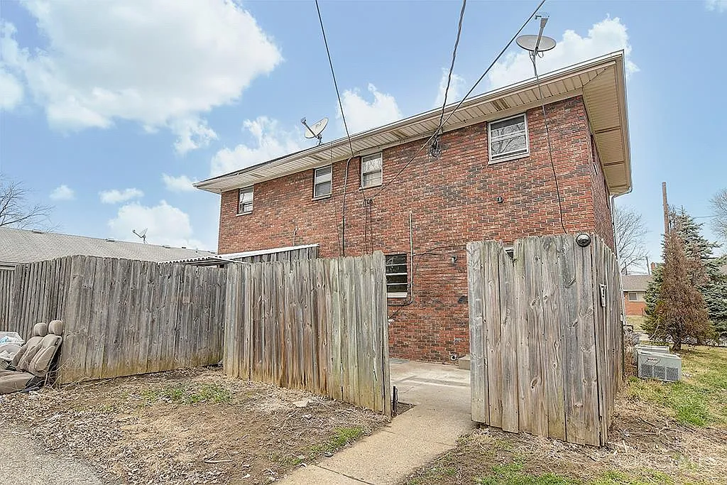 2 bed, 900 sqft, $1,250 — Photo 1