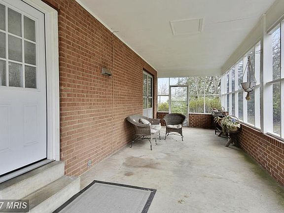 4th image of 4219 N Valiant Ct
